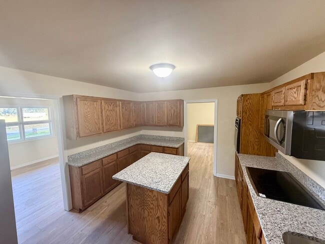Foto del edificio - 2BR • 1BA + Two Flex Spaces – Updated Home...