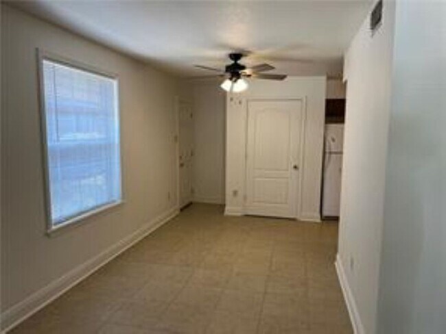 Sala de estar - 228 Jewel St