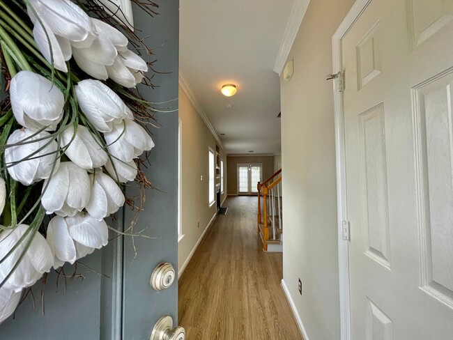Building Photo - Ready 07-11-24! 3-Bedroom Duplex w/Garage ...