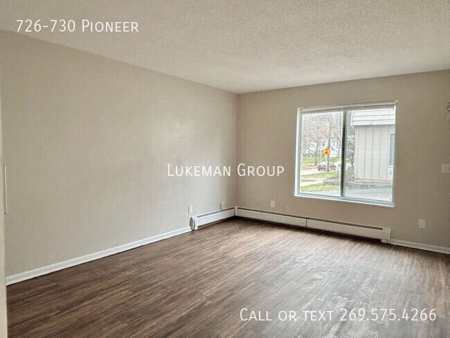 Building Photo - 726-730 Pioneer Unit 1- 2bed 1 bath