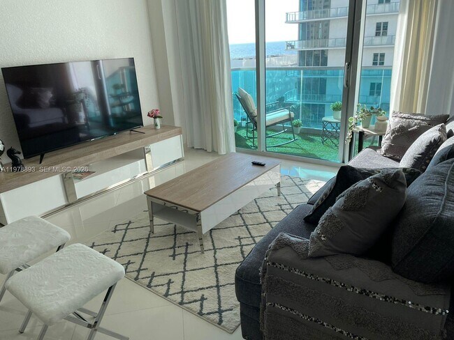 Building Photo - 4001 S Ocean Dr