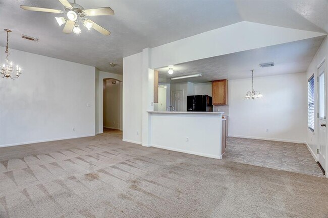 Foto del edificio - 2207 Heatherwood Dr