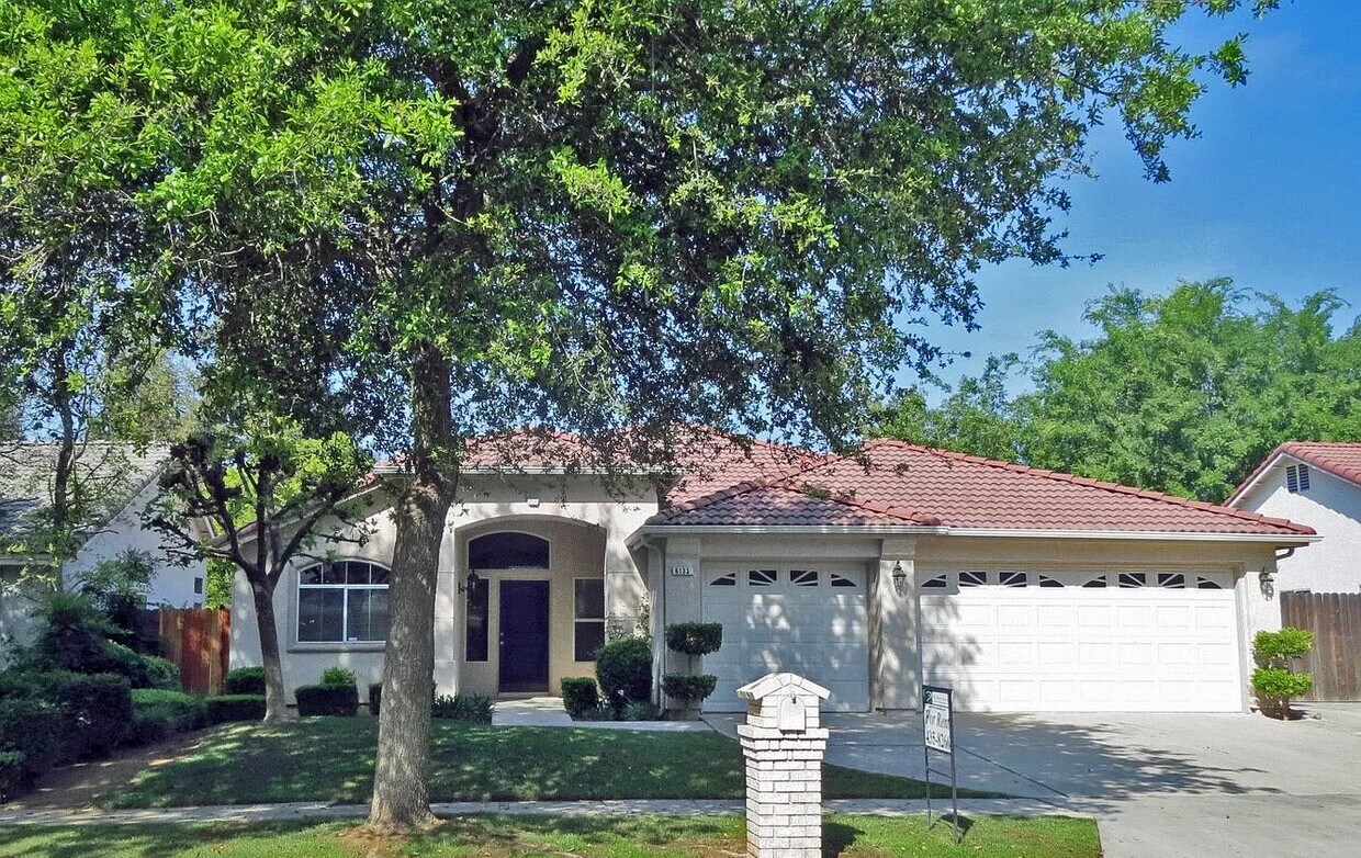 Primary Photo - 6133 N Marty Ave