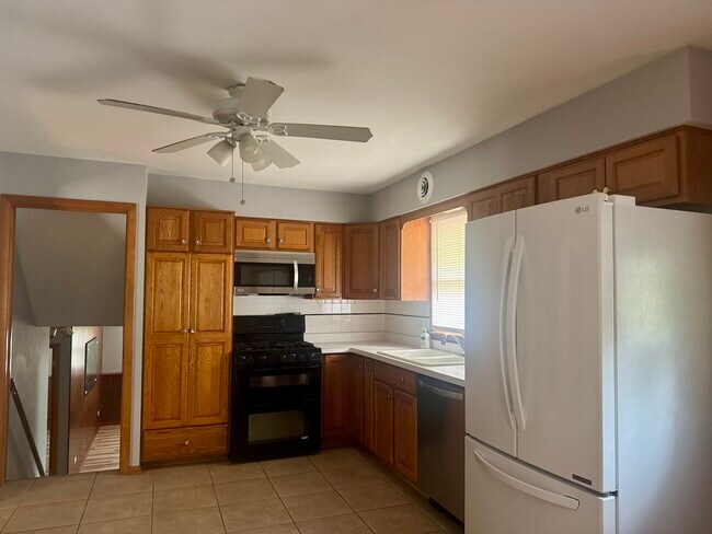 Foto del edificio - 5341 Grand Ave