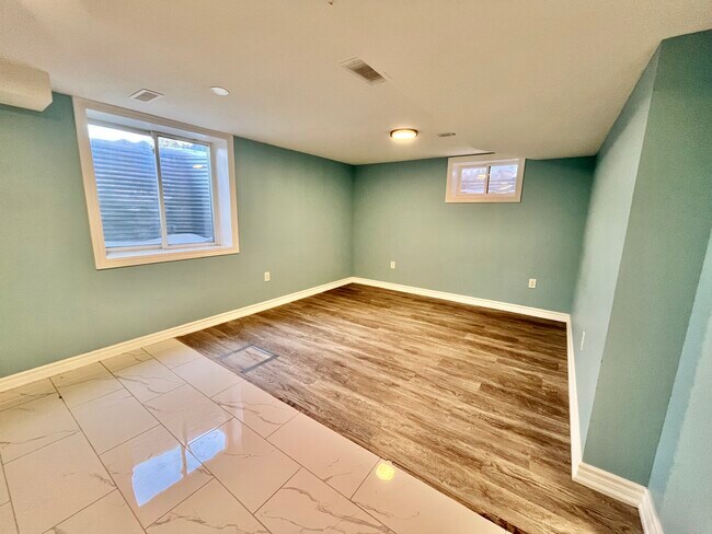 Photo du bâtiment - 1 BED - 1 BATH - OSHAWA - BASEMENT