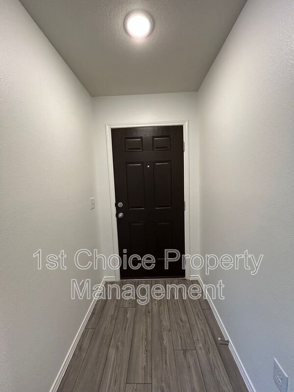 Foto del edificio - 4640 Greyberry Dr