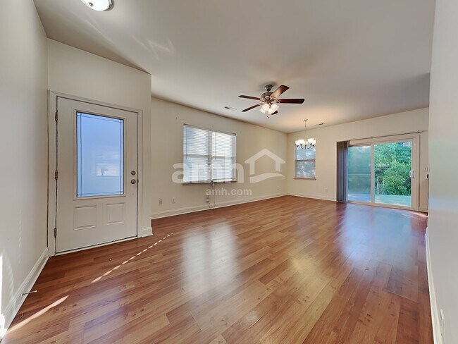 Foto del edificio - 8878 Arbor Glen Dr