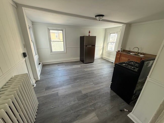 Building Photo - 1303-1303.5-13035 Penn Ave