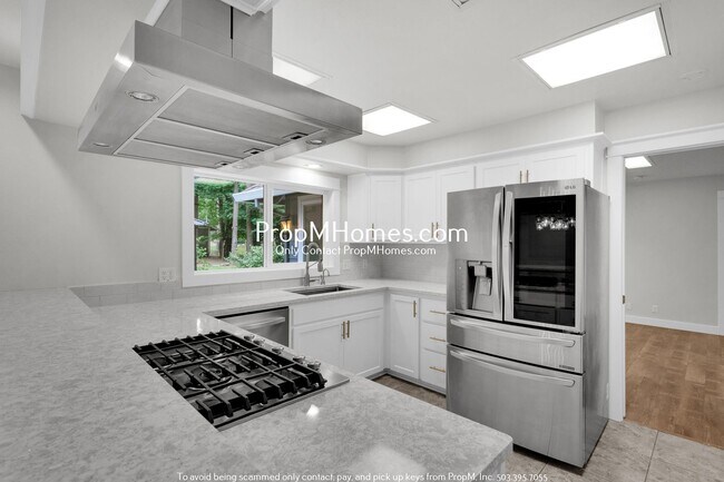 Foto del edificio - Updated 5 Bedroom Oasis in LO - Backyard o...