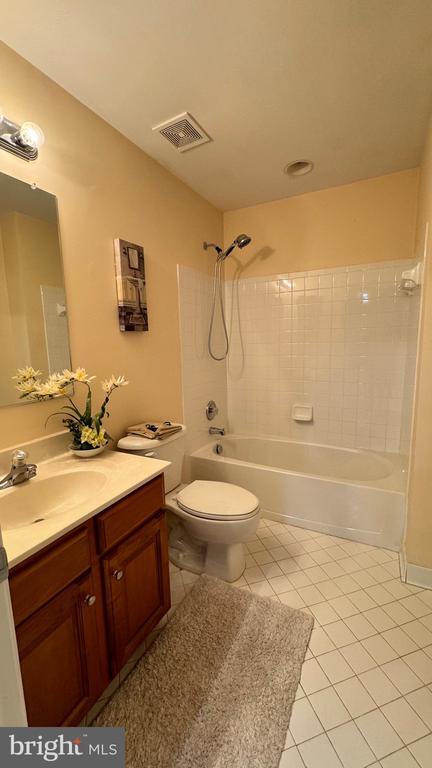 Building Photo - 6069 Tinley Mill Dr