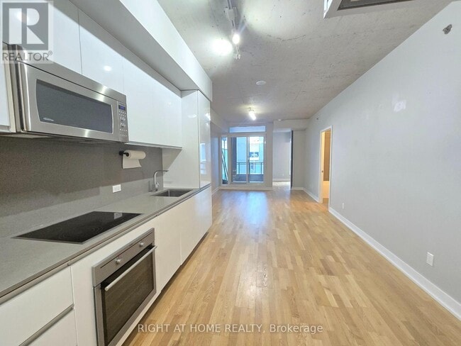 Building Photo - 20 Gladstone Ave