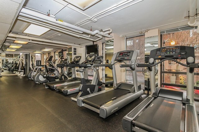 Foto principal - 1660 N La Salle Dr