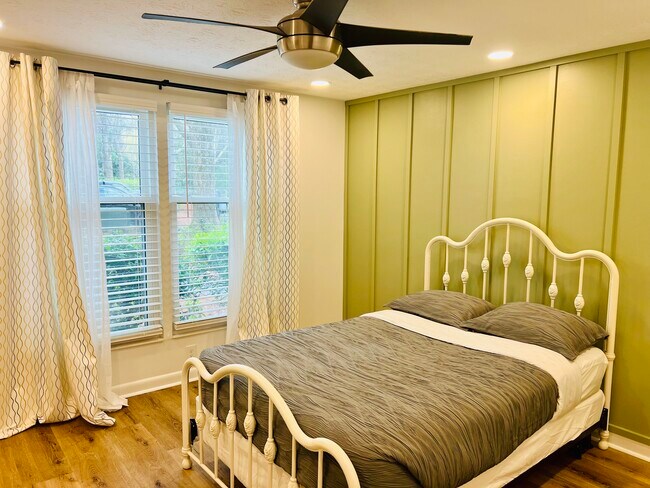 Foto del edificio - 1250 Keys Lake Dr NE