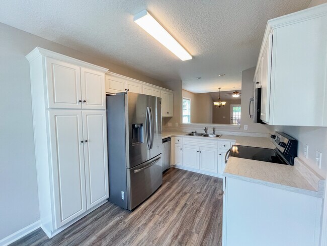 Building Photo - 546 Deerchase Ct