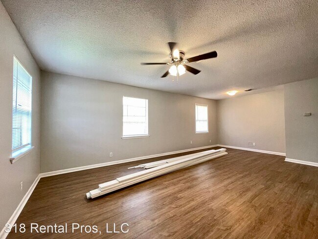 Building Photo - 3 br, 1.5 bath House - 1205 Gilman St.