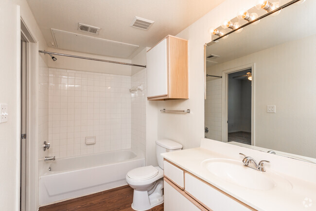 1BR, 1BA - 739SF Bathroom - Rincon Apartments