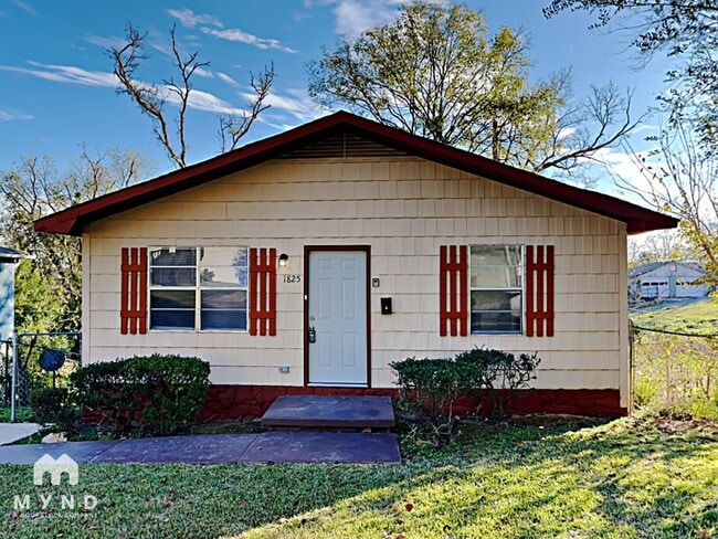 Building Photo - 1825 31st St Ensley