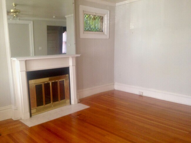 Foto del edificio - *** Amazing Shadyside Apartment * Walk to everything * Pet Friendly * Duplex Style Apartment * Lu...