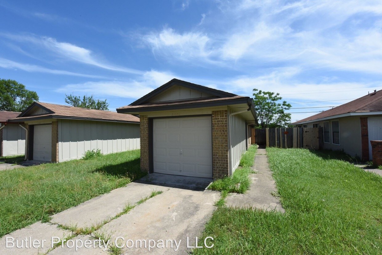 Primary Photo - 8904-8902 Greenmound Ave