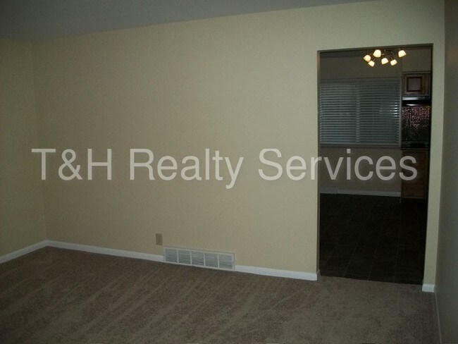Foto del edificio - 7905 Dean Rd