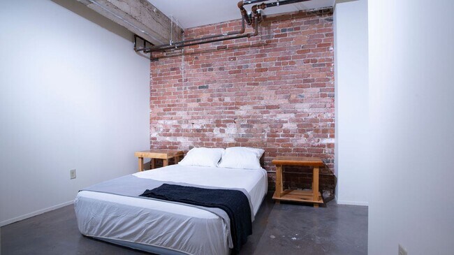 Foto del edificio - Garden View 1 Bedroom Loft Ready for move in