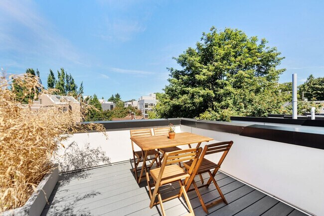 Foto del edificio - 422 10th Ave E