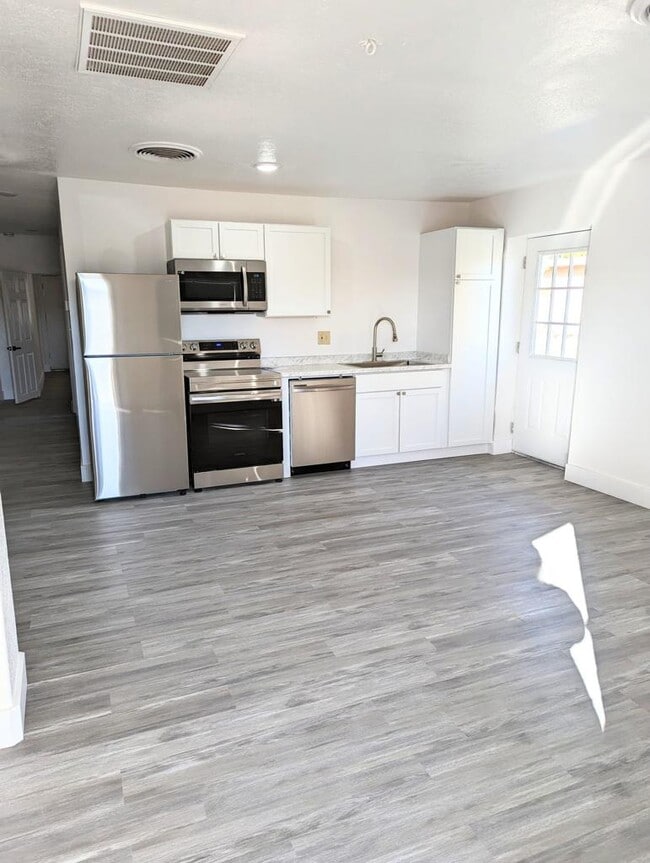 Foto del edificio - 127 E Fleming Ave