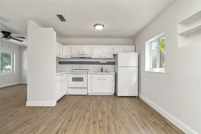 Foto del edificio - 540 NE 61st St
