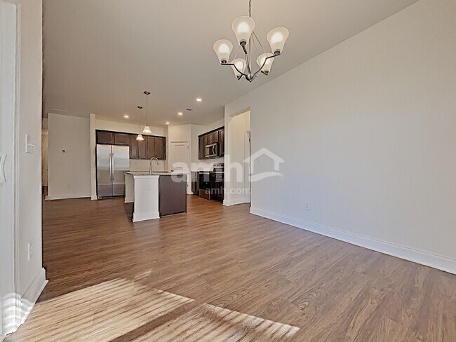 Building Photo - 4905 Canyon Creek Way