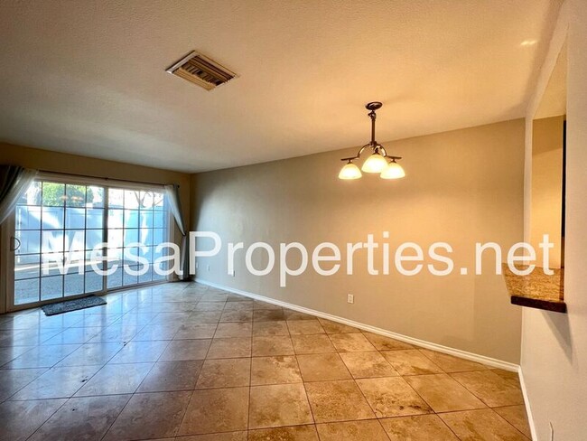Foto del edificio - 8796 Pine Crest Pl