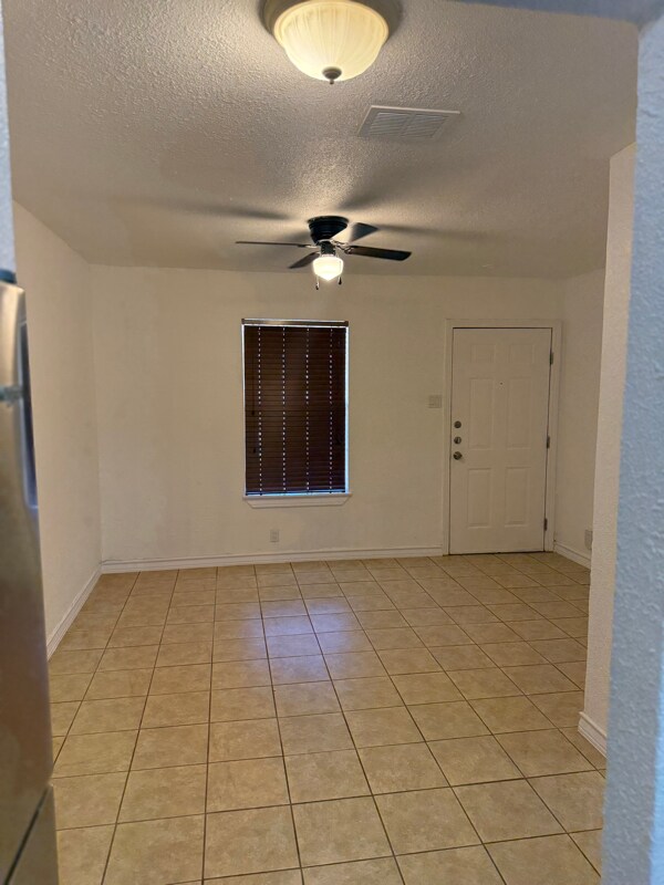 Building Photo - 600 Ellor Dr