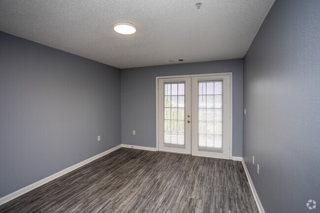 2 BR, 1 BA - 800SF - The Peaks of Knoxville