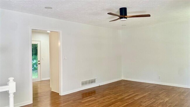 Foto del edificio - 1807 Merry Oak Rd SW