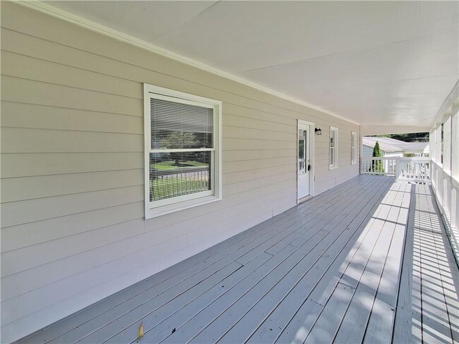 Building Photo - 1846 Clearwater Dr SE