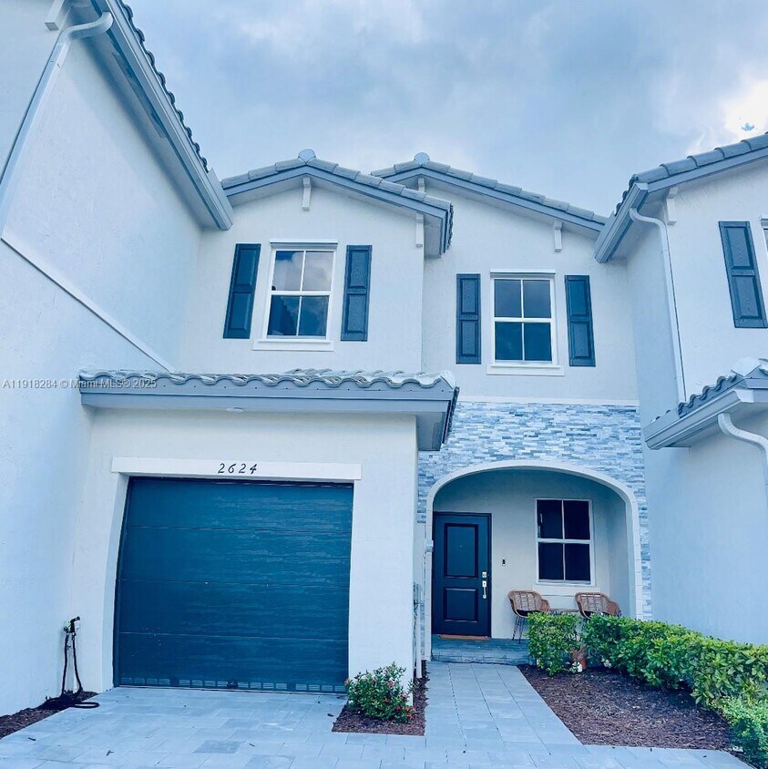 Foto principal - 2624 SE 11th Ct