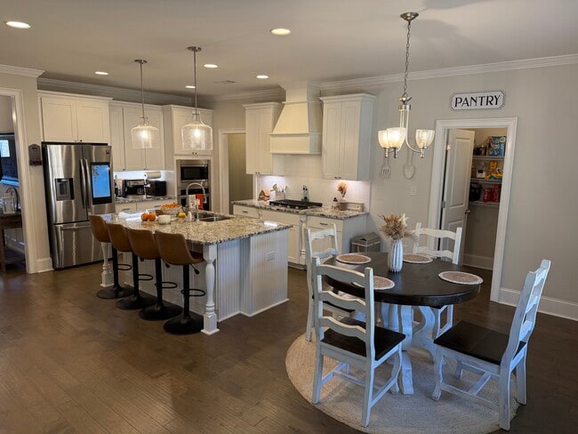 Kitchen - 303 Charleston Mills Dr