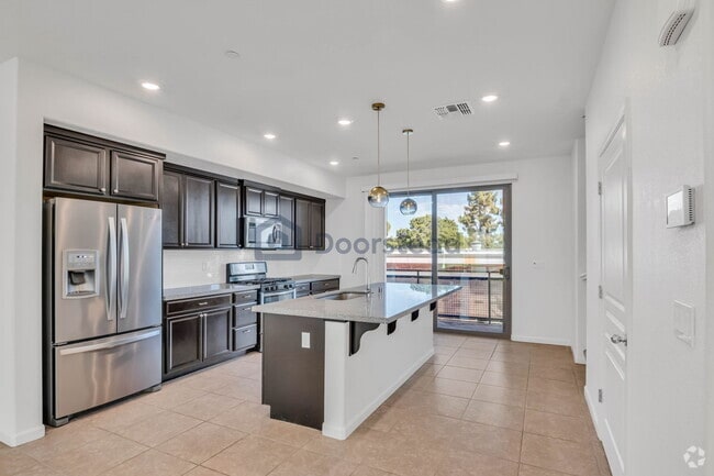 Building Photo - 25443 Parklane Dr