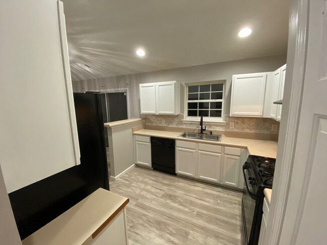 Building Photo - 280 Bridgestone Ln