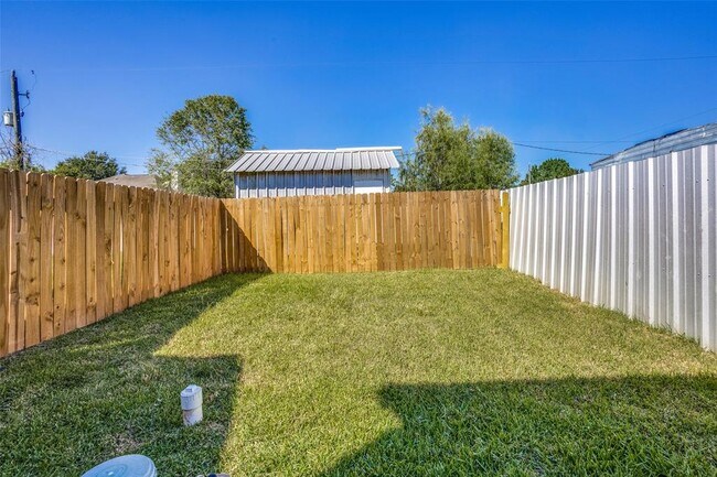 Building Photo - 435 Cypress Ave