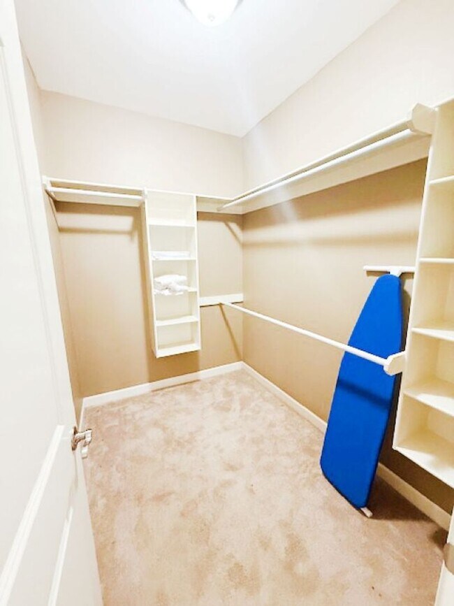 Building Photo - Lakefront Condo for Rent in Hot Springs