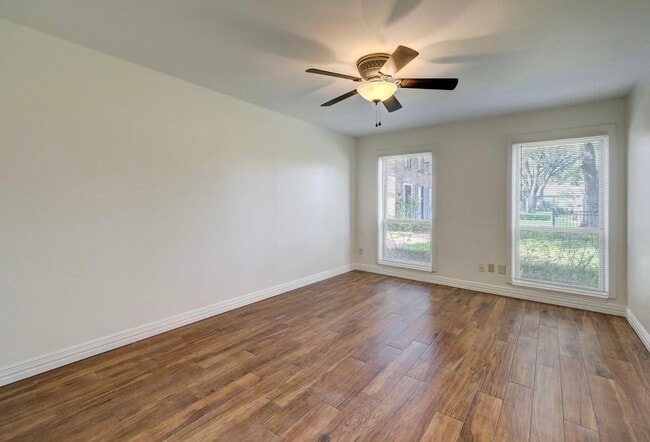 Building Photo - 478 N Post Oak Ln