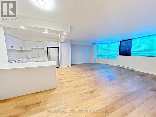 Building Photo - 695 Richmond St