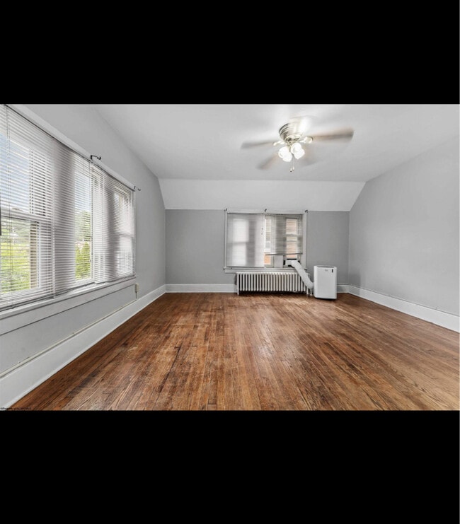 Building Photo - 126 Simpson St