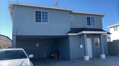 Building Photo - 130 W 106th St