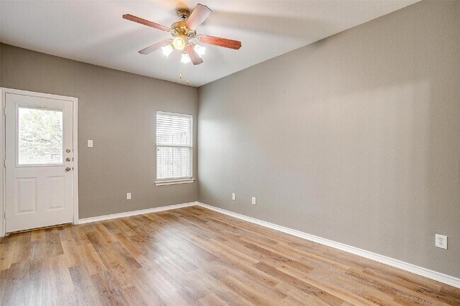 Foto del edificio - Charming 3-Bed, 2-Bath Duplex in Burleson
