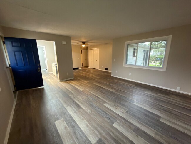 Building Photo - 6794 Sun Valley Ave NE