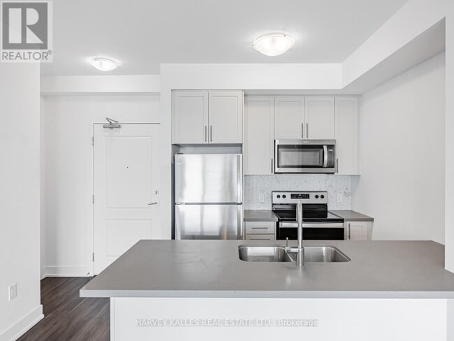 Building Photo - 460 Dundas St E