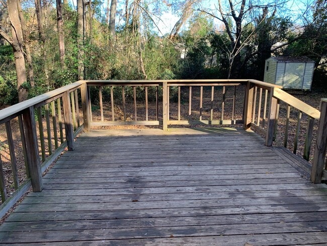 Building Photo - Precious 1BR/1BA Cottage On N Ross