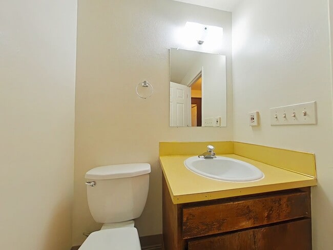 Building Photo - 1 Bedroom Studio ~ Albany