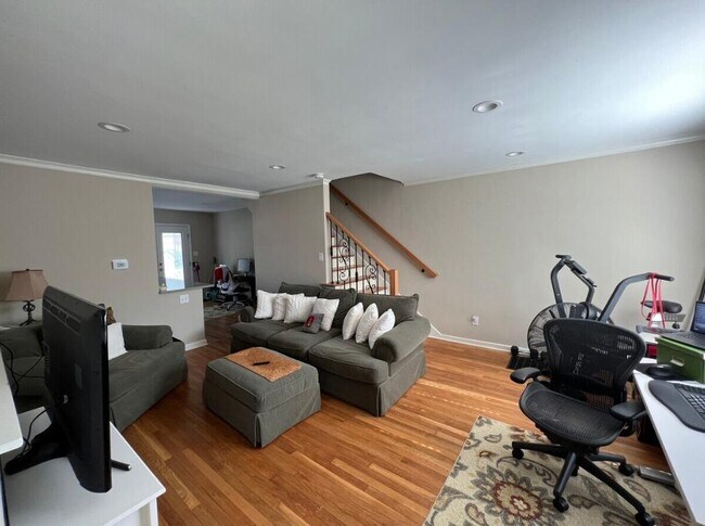 Foto del edificio - 1658 Westwood Ave